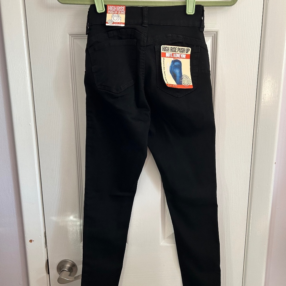 NWT. BLACK Highrise, Push Up Skinny Jeans  SIZE 0/24
